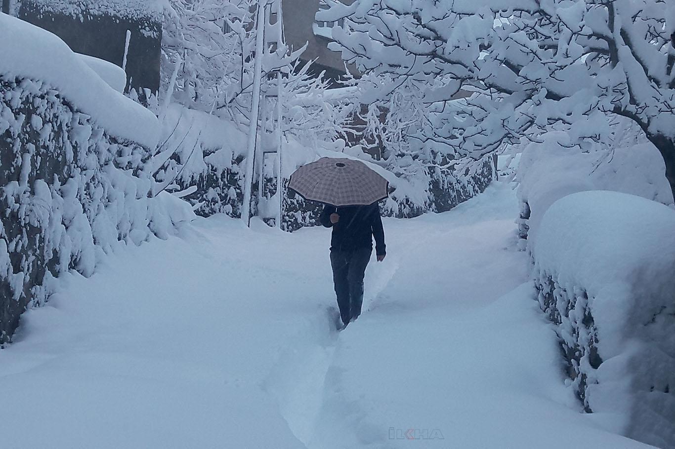 Van'dan sonra Trabzon ve Rize'de de kar yağışı nedeniyle okullar tatil edildi Van'dan sonra Trabzon ve Rize'de de kar yağışı nedeniyle okullar tatil edildi